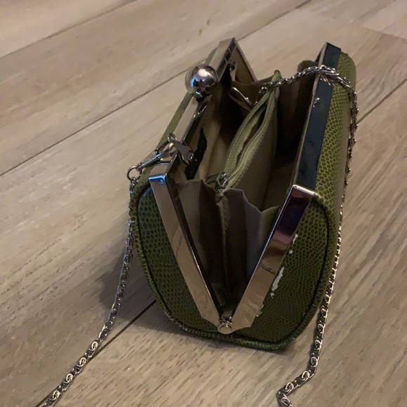 Green Snake Skin Handbag - Purse with Long Chain - Picture 7 of 7